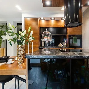 By Bed&bath Apartment